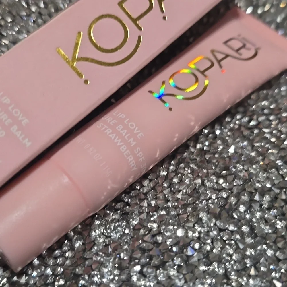 ❇️🧚‍♀️PINK STRAWBERRY КОРАRI Lip Love Moisture Balm NWT